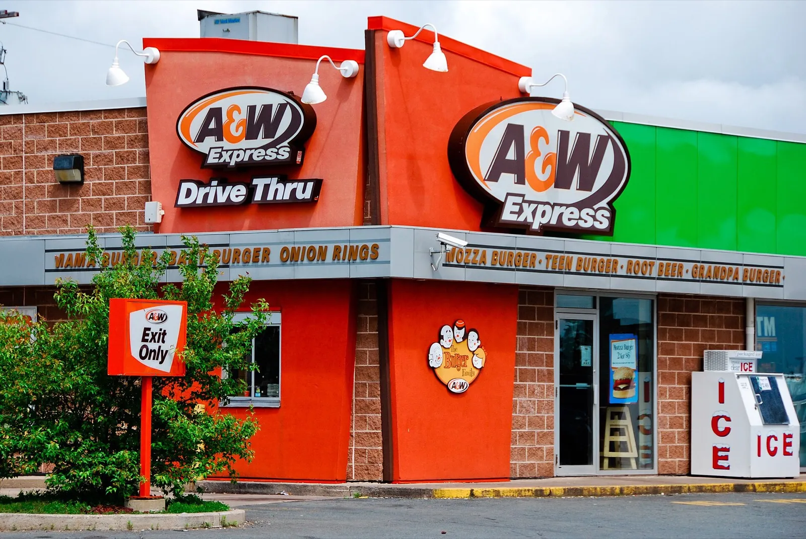 NNN properties for sale in Florida — quick-service drive-thru net-lease asset